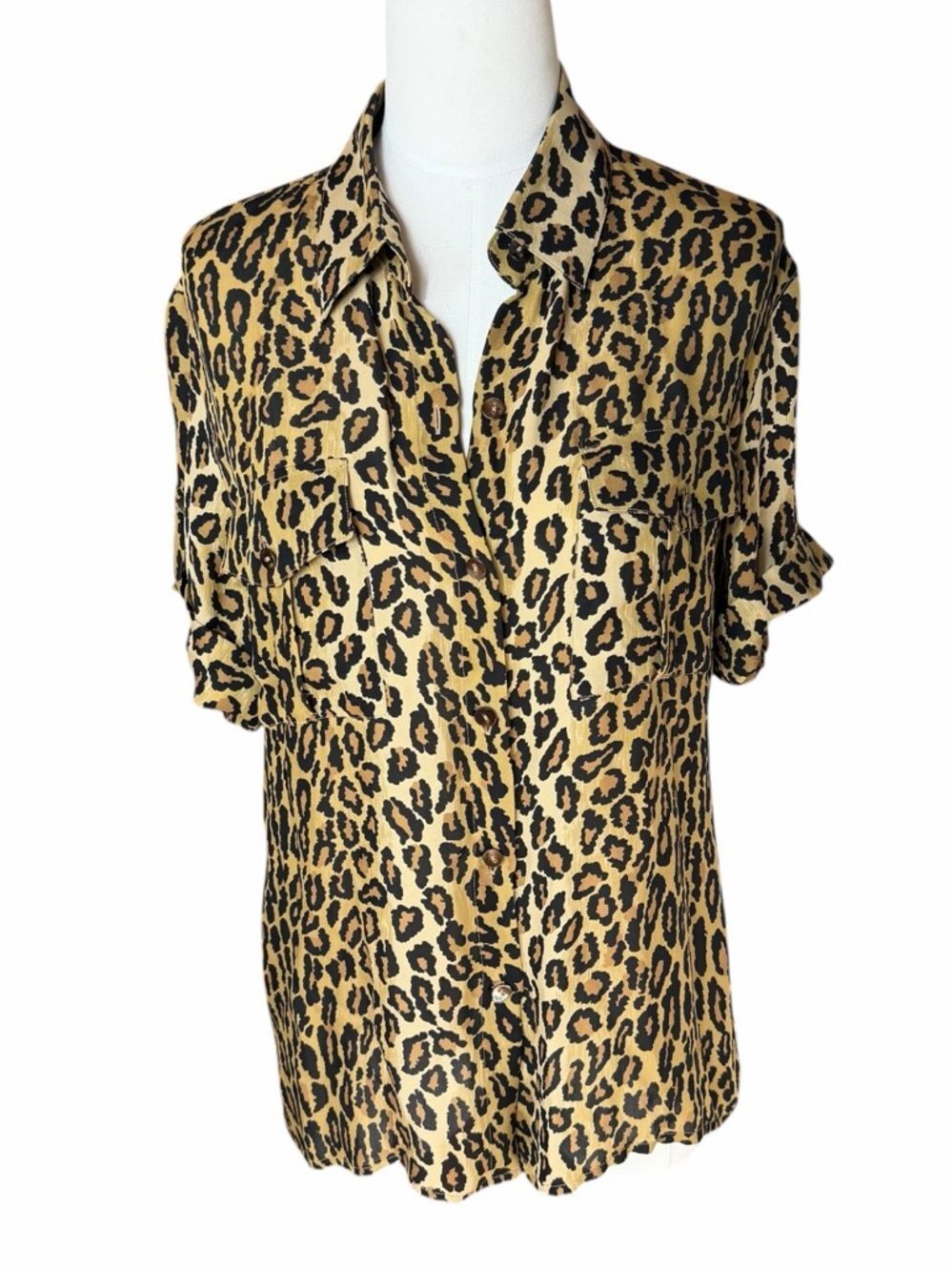 Bloomingdale's Silk Leopard Print Blouse Women's Size Large Short Sleeve Pockets